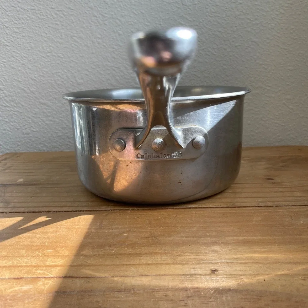 CALPHALON 87022, 2.5 QT/2.3L pot, NO LID, Pre-owned SAUCE PAN.